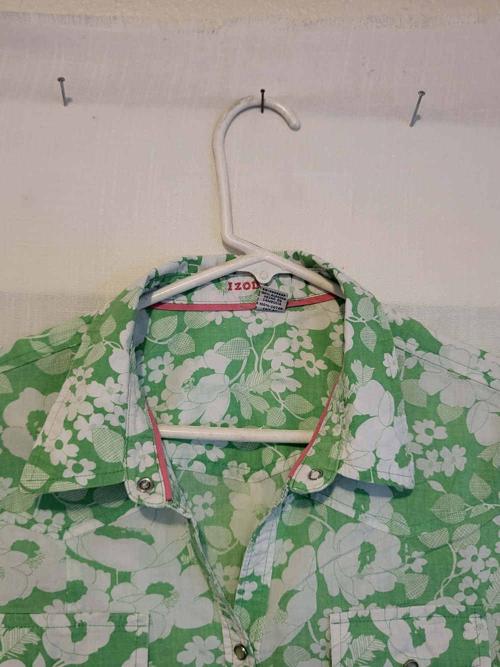 Izod Green and White Floral Long Sleeve Button-Up Shirt - Picture 3 of 7